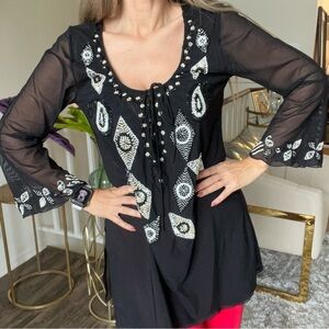 Notizie Long Sleeve Bell Cuffs Beaded Black White Sheer Top  Lined Round Neck 14